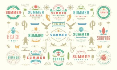 Yaz etiketleri ve rozetleri tasarımı posterler, tebrik kartları ve pankartlar için retro tipografi seti.