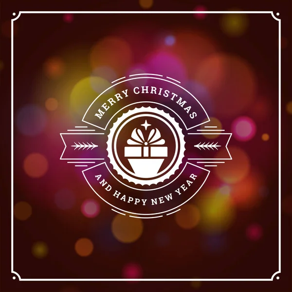Feliz Navidad y feliz año nuevo tarjeta de felicitación de texto diseño tipográfico vintage, decoración adornada con símbolo de regalo — Vector de stock