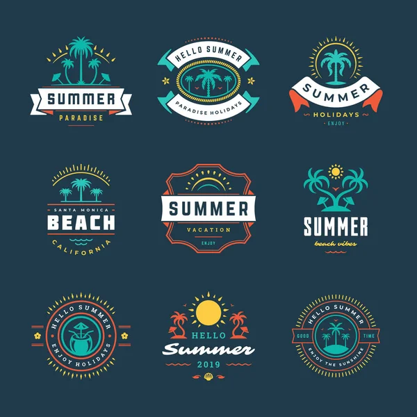 Vacaciones de verano etiquetas e insignias retro tipografía diseño conjunto. — Vector de stock