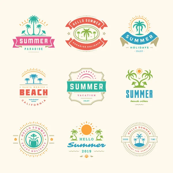 Verão feriados rótulos e crachás retro tipografia conjunto de design. — Vetor de Stock