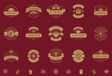 Suşi restoranının logoları ve rozetleri suşi somonlu Japon yemeklerini siluet vektör çizimine ayarlıyor.