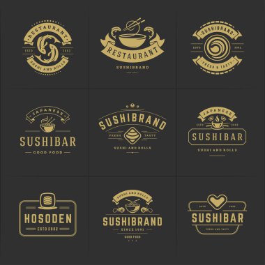 Suşi restoranının logoları ve rozetleri suşi somonlu Japon yemeklerini siluet vektör çizimine ayarlıyor.