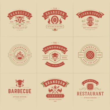 Izgara ve barbekü logoları vektör illüstrasyon biftek evi veya restoran menüsünde bbq yemek siluetleri ile birlikte.