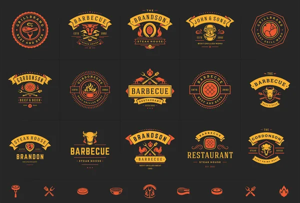 Gril a grilování loga set vektorové ilustrace steak dům nebo restaurace menu odznaky s bbq potravin siluety — Stockový vektor
