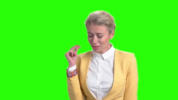 Pretty woman is singing on chroma key background. — Stock Video
