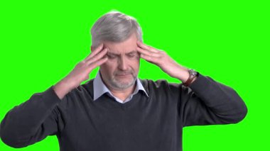 Olgun adam baş ağrısı acı.