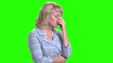 Kadın chroma anahtar arka plan üzerinde vurguladı.