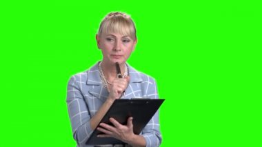 Kadın Yöneticisi ile siyah Pano.