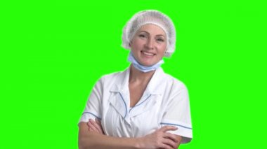 Yeşil ekran üzerinde oldukça olgun doktor.