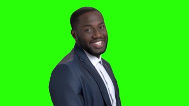 Seksi esmer genç işadamı elbiseli.