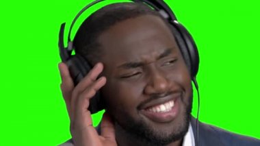 Afrika kökenli Amerikalı adam müzik kapatın.