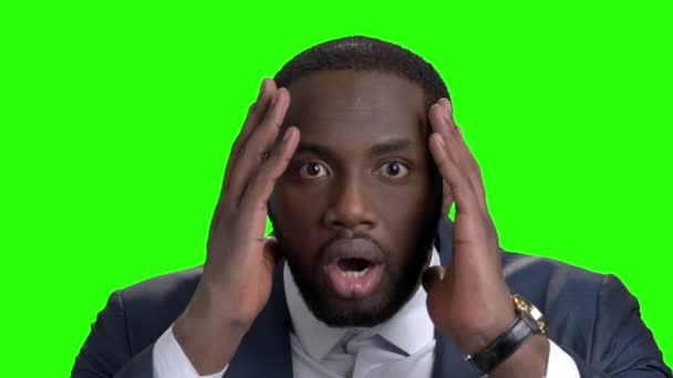 Face of shocked man on green screen. — Stock Video