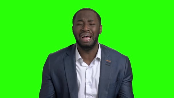 Desperate businessman crying on green screen. — Stock Video