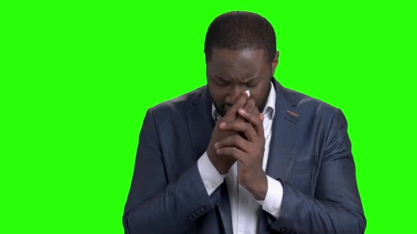 Unhappy businessman is crying on green screen. — Stock Video
