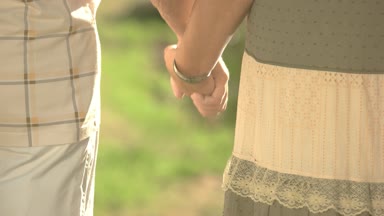 Elele, büyükler arkadan görünüm.