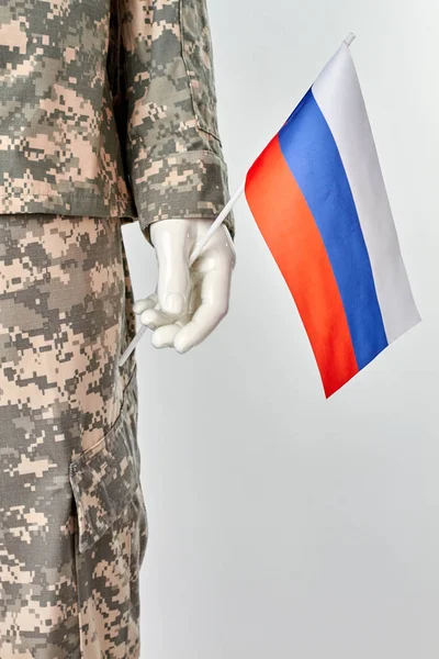 Figurína v armádě jednotné s ruskou vlajkou. — Stock fotografie