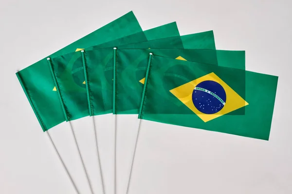 Verzamelen van Braziliaanse vlaggen. — Stockfoto