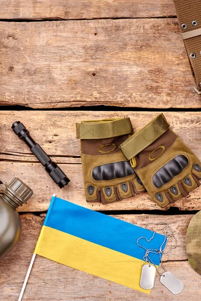 Ukrainska armén soldat objekt arrangemang med copyspace. — Stockfoto