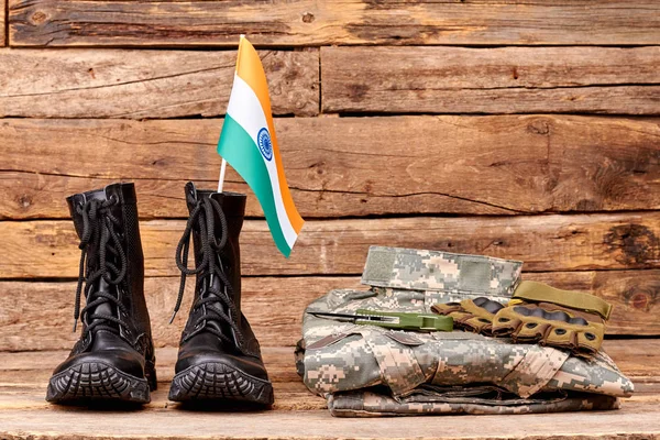 Στρατιωτικά ρούχα και τον εξοπλισμό των Ινδός στρατιώτης. — Φωτογραφία Αρχείου