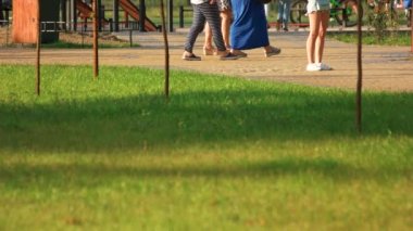 Kalabalık şehir parkı yaz insan.