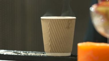 Sıcak çay servisi.