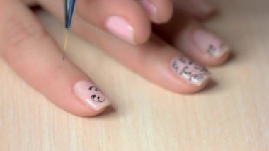 Güzellik Salonu tırnak tasarım süreci.