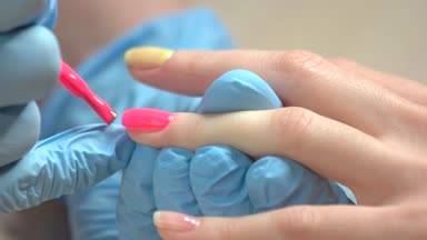 Manikürcü resim çivi ile vernik.