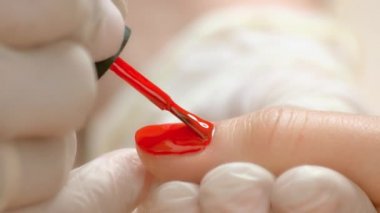 Klasik manikür salonu alma kadın.