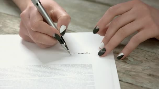 Manicured hands signing the document. — Stock Video