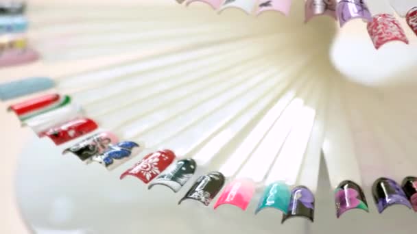 Roue d'échantillons de nail art en mouvement . — Video