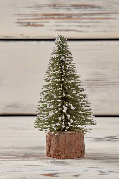 Mini albero di Natale su legno . — Foto Stock