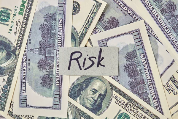 Έννοια του χρήματος και τον κίνδυνο. — Φωτογραφία Αρχείου