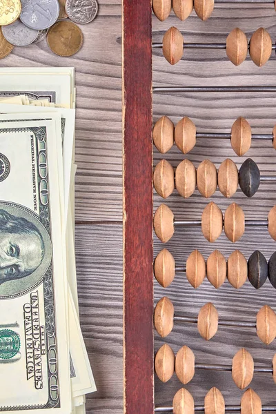 År redovisning abacus och dollar. — Stockfoto