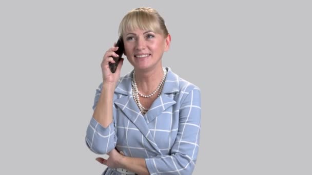 Pretty elegant woman talking on mobile phone. — Stock Video