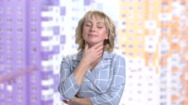 Olgun kadın meditasyon.