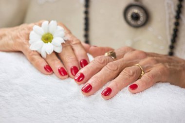 Çiçek spa sonra eller.