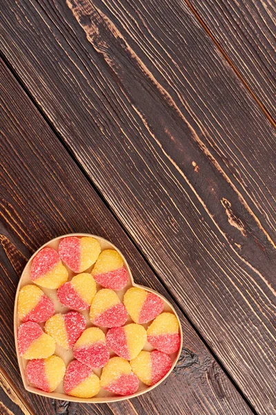 Kalp kutu şeklinde şeker şeker kaplı.