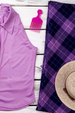 Menekşe yaz giysileri kavramı.