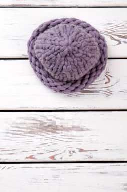 Menekşe örme Bayan şapka.