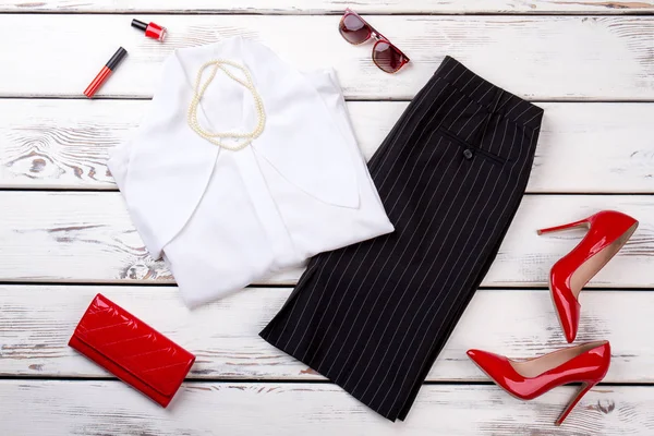 Düz yatıyordu kadın rahat tarzı bir görünüm.