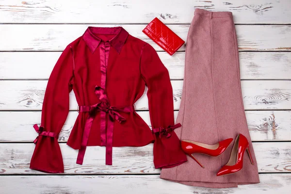 Rode vrouwen kleding set. — Stockfoto