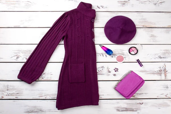 Mujeres púrpura ropa de invierno conjunto . — Foto de Stock