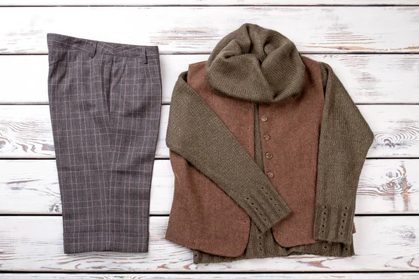 Pullover mit Jacke und Hose. — Stockfoto