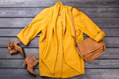 Üstten görünüm sıcak renkli Bayan bak.