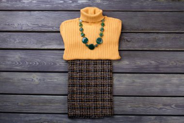 Kış giyim kolye, üstten görünüm ile katlanmış.