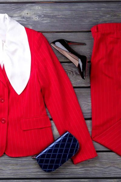 Top ver traje de negocios de las mujeres rojas . —  Fotos de Stock