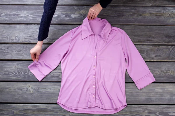 En iyi görünüm kadınların pembe gömlek atmayın.