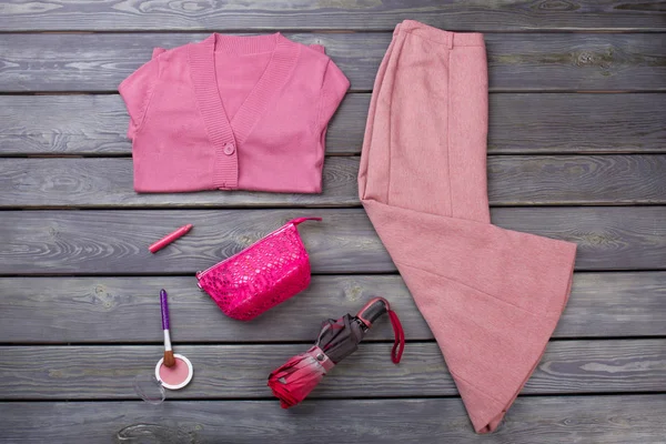 Набор зимней розовой одежды и аксессуаров . — стоковое фото