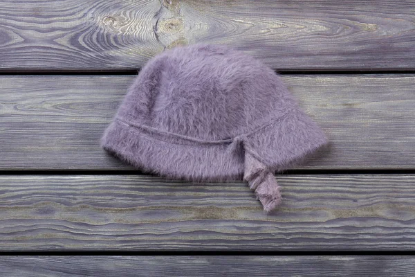 Шерстяная пурпурная шляпа . — стоковое фото