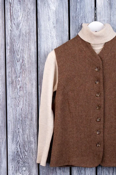 Kahverengi yün ceket kazak.